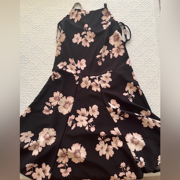 Brandy Melville Dress - Picture 2 of 5
